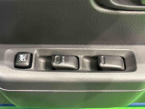 運転席・助手席パワーウインドウ。運転席側は挟み込み防止機能付き。