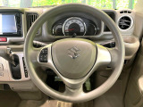 インテリアに合わせたデザインのステアリングは、運転される方のことも考え、運転しやすい形状、大きさです。是非一度、実際に触ってお確かめください。