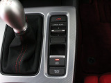 【電子制御パーキング+ブレーキホールド】便利なスイッチ式のサイドブレーキ!停車中にブレーキペダルを踏み続けなくても自動的にブレーキを保持する機能も搭載♪