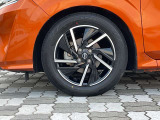 純正アルミホイール。タイヤサイズは185/60R16です。