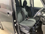 【運転席・助手席転席】運転席の足もともゆったりで長距離ドライブでも快適に★