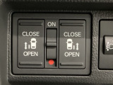 【両側パワースライドドア】両側がパワースライドドアになっており、運転席のスイッチやスマートキーでも開閉が可能です!開口部も広いので乗り降りも楽々♪