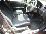 邪魔なものが無い広々とした運転席ですね。