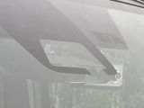 【トヨタセーフティセンス】走行中に前方の車両等を認識し、衝突しそうな時は警報とブレーキで衝突回避と被害軽減をアシスト。より安全にドライブをお楽しみいただけます。