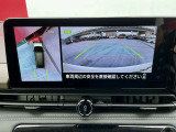 アラウンドビューモニターは車の全方位をカメラで映しだして障害物や人を確認、周りの状況を確認しながら安全に駐車できる便利な装備になります。