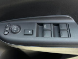 【電動格納ミラー】サイドミラーは電動格納式となっており、狭い駐車場でもキズがつくリスクを抑えられます。