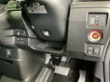 左側に高速で便利なETCがあり、また、便利な電動スライドドア、横滑りを防ぐVSAなどのスイッチは、運転席の右側、手の届きやすい位置にあります。
