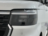 LEDヘッドライトは、点灯の瞬間から最大光量を発揮し、突然暗くなるトンネルなどでの安定感を高めます。