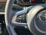 ステアリングスイッチ付きで運転中、前方から目線をそらすことなく、オーディオ等の操作が可能です!