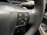 右側でパドルシフトのシフトアップ、全車速追従機能のレーダークルーズコントロール操作などが可能!