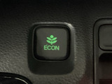 ★ECONスイッチ★ エコドライブを加速しよう!スイッチをONにすると、運転の仕方によるロスを抑え込み燃費をよくするようクルマが頑張ります(*^ー^*)燃費向上にチャレンジ♪