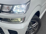 【LEDヘッドライト】悪天候や夜間走行時も良好な視界を確保し安心して運転できる高輝度LEDヘッドライトを装備!点灯速度が早く、消費電力も抑えられています。