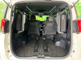 普段のお買い物や通勤、送迎等に十分な荷室スペースを確保しております。セカンドシートを倒すと、大きな荷物の積載も可能です♪