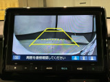 リバースギアに入れるだけで後方の表示へ切り替わります。夜間や雨の日の駐車も楽になりますよ。