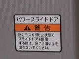 見た目が大事!な外装はぴかっとキレイに磨いており、経年のくすみもよみがえっております。ヘッドライトやドア周辺を磨く際にはマスキングテープを使用して保護しながら丁寧に作業をしております。