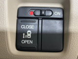 【パワースライドドア】スマートキーや運転席のスイッチでスライドドアの開閉が可能♪電動だから力を入れてドアを開ける必要が無く、小さいお子様でも、重い荷物を持っている時もラクに開け閉めできます♪