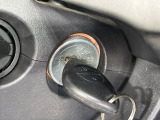 【キーレス】少し離れた場所からでもボタン一つでドアの開錠・施錠ができるのでとっても便利!ドアの鍵穴周りに傷をつけることもありません♪