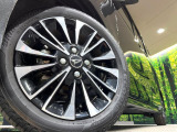 【純正15インチアルミホイール】外観にマッチした純正アルミホイールを装着しております。各種社外アルミホイールや、スタッドレスタイヤも取扱いしております。是非ご相談ください♪