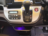 オートエアコン装着車で車内はいつも快適です。