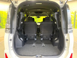 普段のお買い物や通勤、送迎等に十分な荷室スペースを確保しております。セカンドシートを倒すと、大きな荷物の積載も可能です♪
