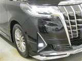LEDヘッドライトです。デザイン性がよくとても明るいので、夜間の走行や悪天候でも安心です。しかも長寿命!