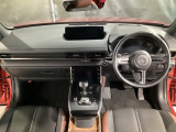 安全運転と情報操作を両立する運転席まわり。さまざまな情報を扱いながら正しい姿勢で安全に運転できることを追求したコックピット!