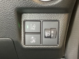 ハンドルの右側にはヘットライトリベライザーとHondaセンシング用のメインスイッチがついています。ヘッドライトリベライザーは道路状況や積荷の加重に応じてライトの高さを調節できます。