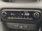 オートエアコンは温度を設定するだけで、自動で風量などを設定してくれます。運転しながら操作も必要ないので、安全性も向上します。