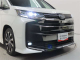 高輝度で点灯速度が速く、しかも消費電力の少ないLEDヘッドライトが装備されています!LEDの明るい光が走行中の視界の確保をサポートして、夜のドライブがより楽しく安全に運転できます♪