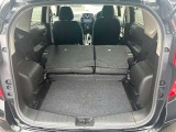 乗車人数や荷物の形状に合わせた色々な使い方ができます。後席シートを倒せば広々スペースが確保できます。