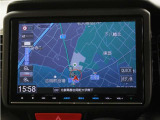 純正8インチプレミアムインターナビ(VXM-175VFEi)&バックカメラが装備されているので、普段の使い勝手もロングドライブも快適です。