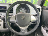 インテリアに合わせたデザインのステアリングは、運転される方のことも考え、運転しやすい形状、大きさです。是非一度、実際に触ってお確かめください。