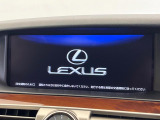 【メーカー純正ナビ】インテリアに溶け込むスタイリッシュな「専用設計」メーカーナビを装備♪視認性や操作性など基本性能にも優れ、より上質なカーライフをお楽しみいただけます。