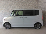 オプションになりますが、ボディーコーティングもご用意しております。新車の輝きに近づき、洗車などのお手入れも楽になりますよ。