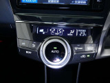 【オートエアコン】もちろんエアコン装備済み☆車内温度を設定すれば、風量・噴出し口が自動で設定温度に調整。ワンランク上の装備です!