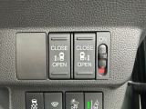 両側電動スライドドアです。リモコンや運転席スイッチ、ドアハンドルの操作で自動開閉。お子さまを抱きかかえている時や荷物の多い時などに便利です。