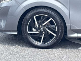 高級感引き立てるアルミ装着車。お洒落は足元からですね!