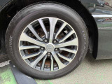 純正16インチアルミホイール。タイやサイズは195/60R16