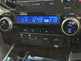 左右独立温度コントロールフルオートエアコンです。運転席、助手席それぞれで独立して温度設定ができます。冷え性の方が乗っても安心ですね♪