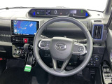 運転席まわりです。 各操作スイッチは使いやすい位置に配置されてます。