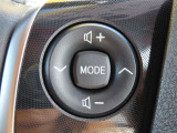 運転中、オーディオの操作をしてて、ハッとしたことはありませんか?ステアリングスイッチは、運転中でもハンドルでオーディオの操作が可能です。安全なドライブをサポートします。