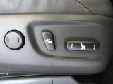 パワーシート搭載。微妙な調整が手軽にでき、ピッタリのポジションで運転することが可能です。
