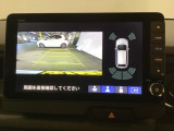 【リアカメラ】後方の距離感や障害物を、モニター越しにそっと教えてくれる機能です。見えにくい場所を確認できる安心感が、落ち着いたハンドル操作を支えます。