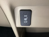 前席の左右別々のシートヒータースイッチが付いています。HiとLoの2段階で温度設定ができます。