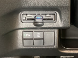 ハンドルの左下にETCがついています。高速道路の料金所の通過も楽々です。 カードの取り出しもしやすい場所についています。