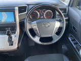 【純正革巻きステアリング】上質な革を使用することで、手にしっかり馴染みとても運転しやすいハンドルです♪