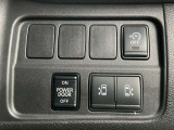 運転席スイッチ部 人気装備の両側オートスライドドア付きで、とっても便利です!!