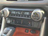 オートエアコン★温度を設定すれば車内を快適な温度に保ってくれます♪