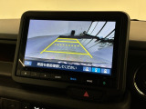 リバースギアに入れるだけで後方の表示へ切り替わります。夜間や雨の日の駐車も楽になりますよ。
