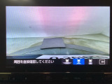 【バックカメラ】運転が苦手な方も車庫入れラクラクです!ギアをリバースに入れれば自動的に切り換わりますので、面倒な操作は不要です♪狭い駐車場もお車を傷つけず安心ですね!